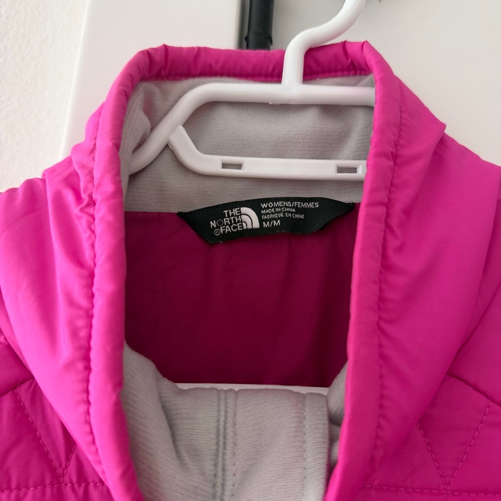 The North Face Women's Insulated Jacket - Fuchsia Pink - Picture 3 of 6